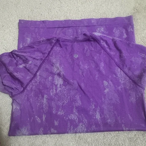 Lululemon Shadow Bloom Moonlit Magenta / Faint Lavender Swiftly Shirt - Picture 6 of 11